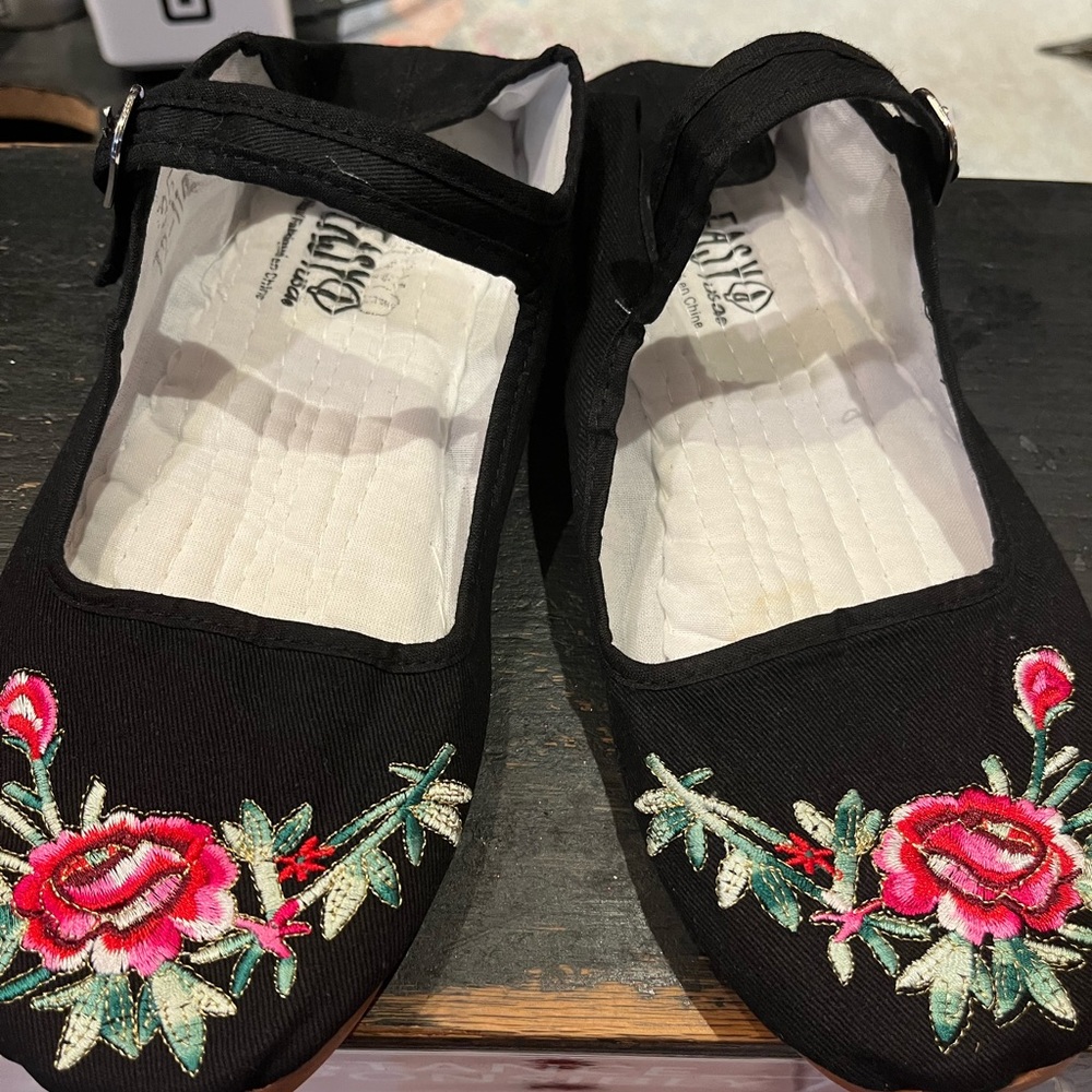 Womens black china dolls size 36